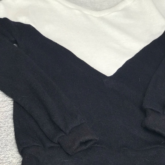 💥24 HOUR SALE💥European Chic Sweater - Picture 4 of 5